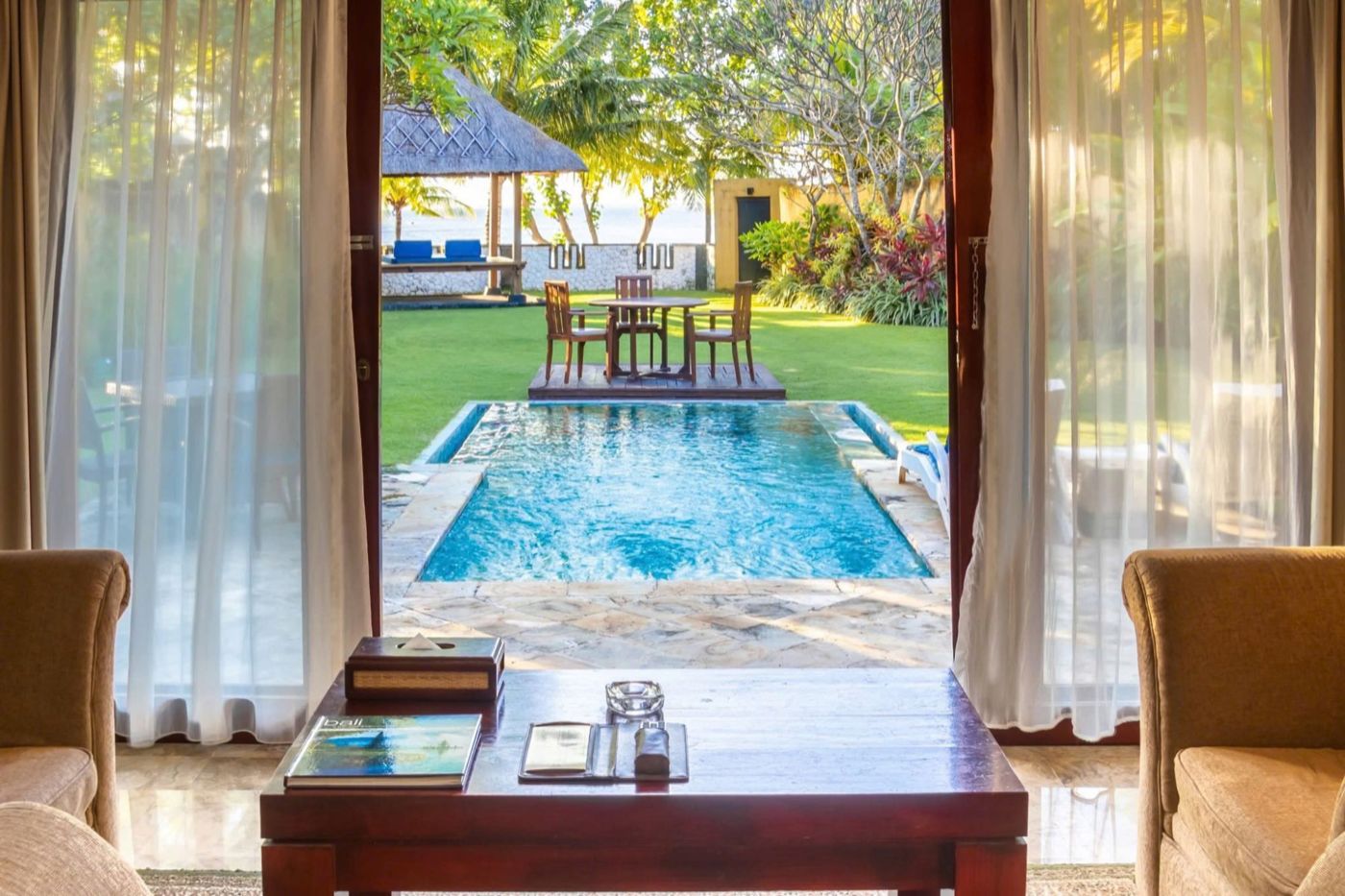 Villa có hồ bơi riêng ở Discovery Kartika Plaza