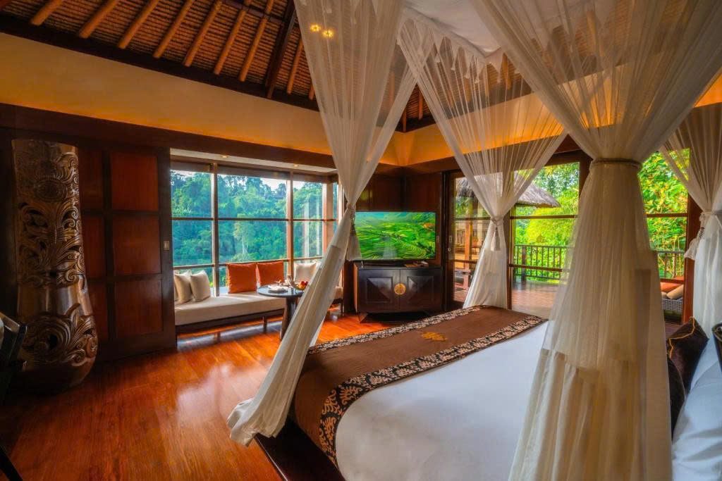 Phòng ngủ villa nhìn ra rừng nhiệt đới