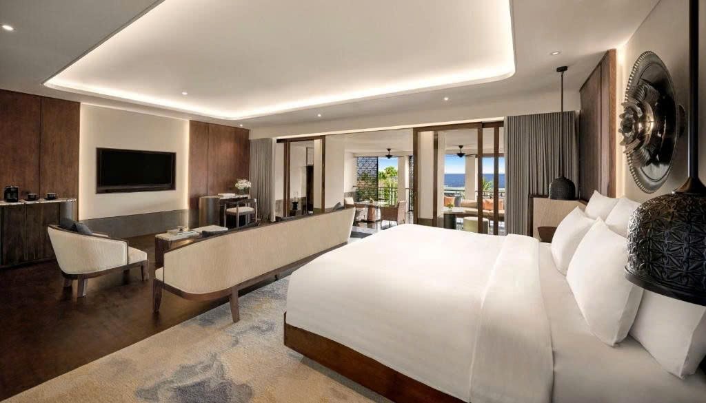 Phòng ngủ hướng biển ở InterContinental Sanur