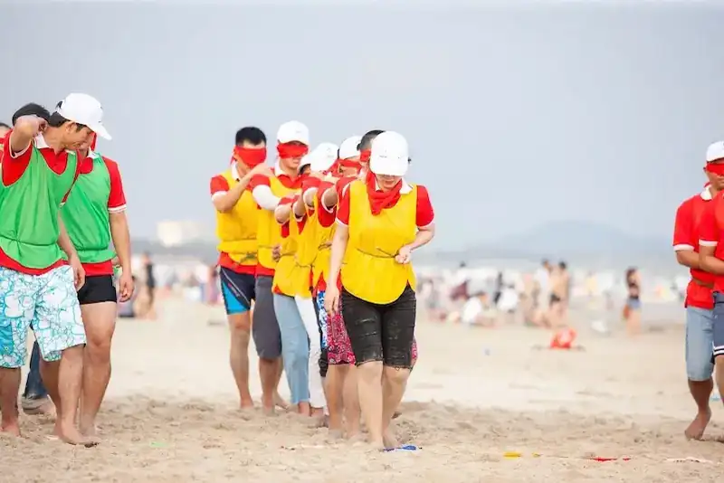 Team building trên bãi biển