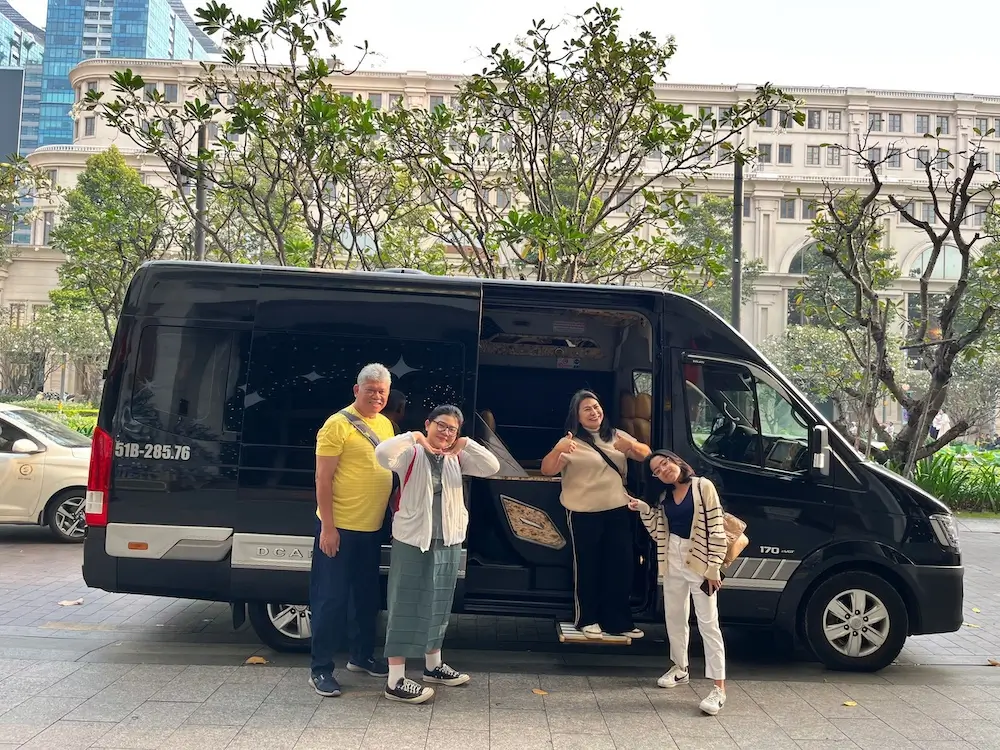 VIP transfer by private limousine — Indonesian VIP guests