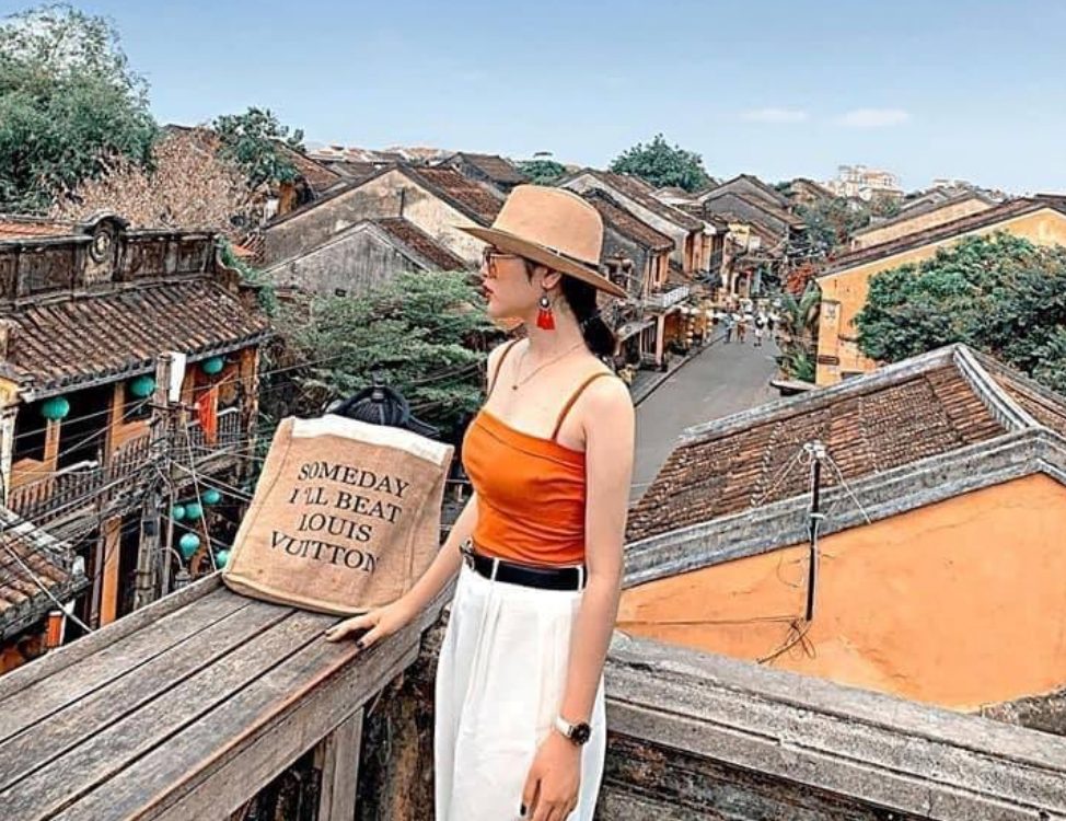 Phố cổ Hội An với nhà tường vàng và đèn lồng