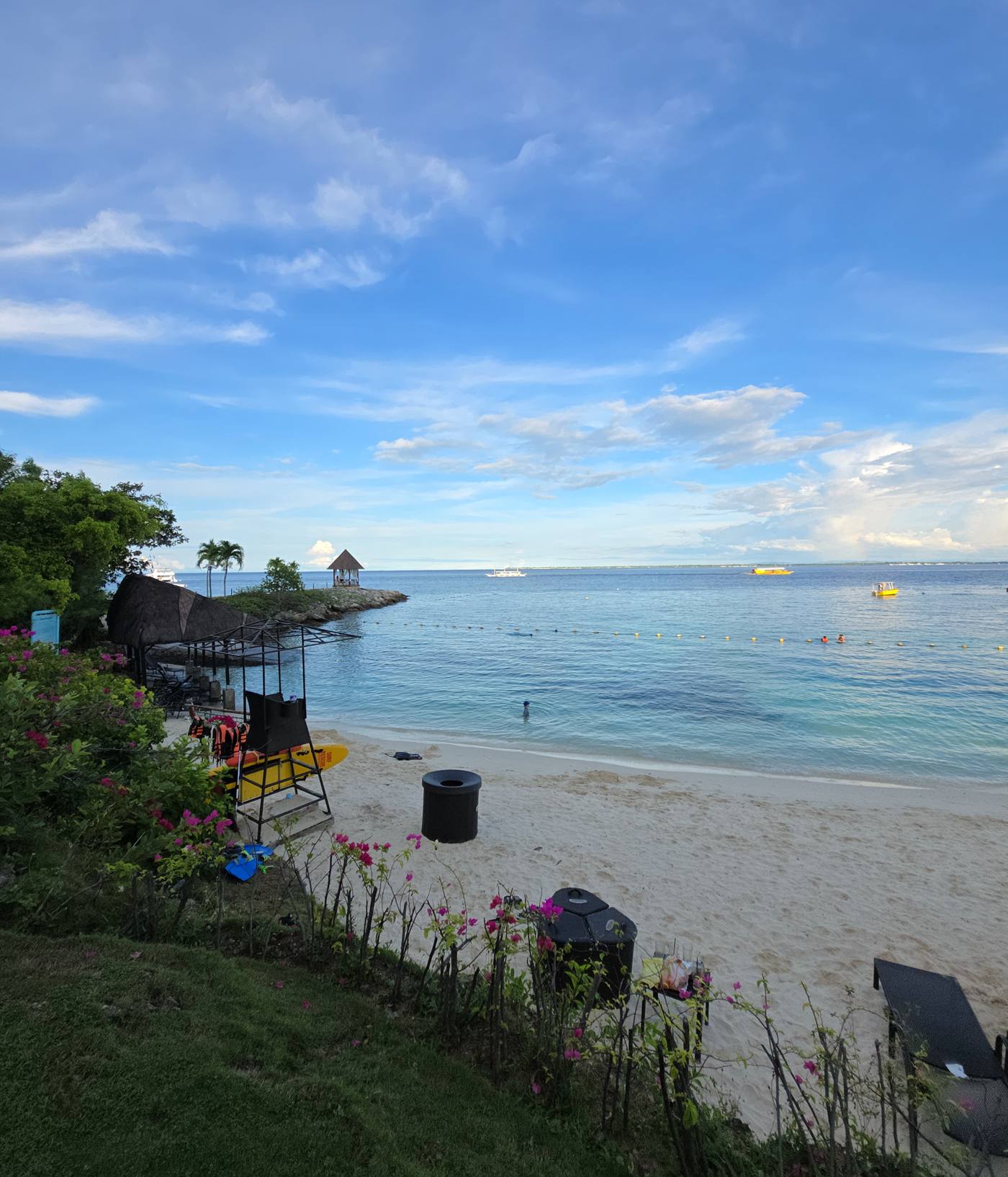shangri-la-mactan-cebu-bai-bien.jpg
