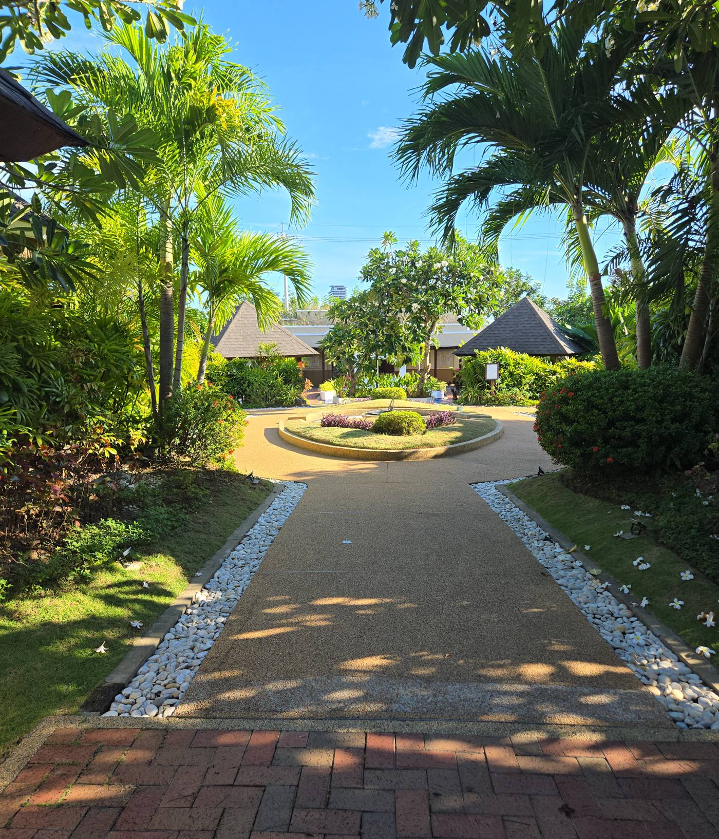 shangri-la-mactan-cebu-loi-di-vuon.jpg