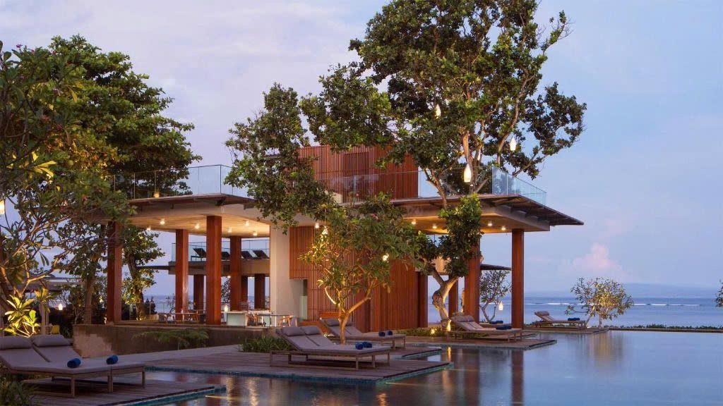 Nhà hàng ven biển của Maya Sanur Resort