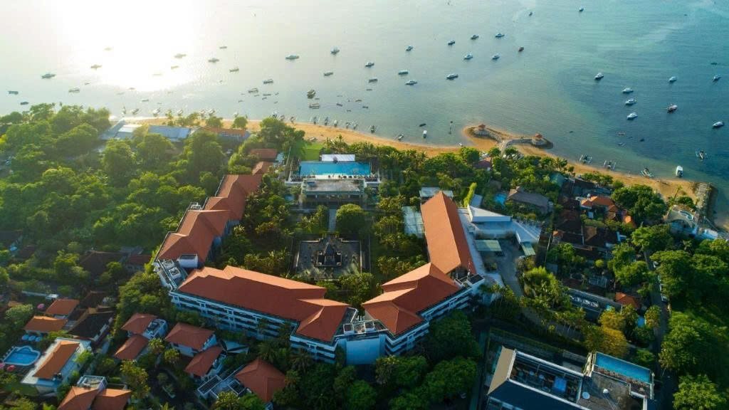 Toàn cảnh InterContinental Bali Sanur Resort bên bãi biển Sanur