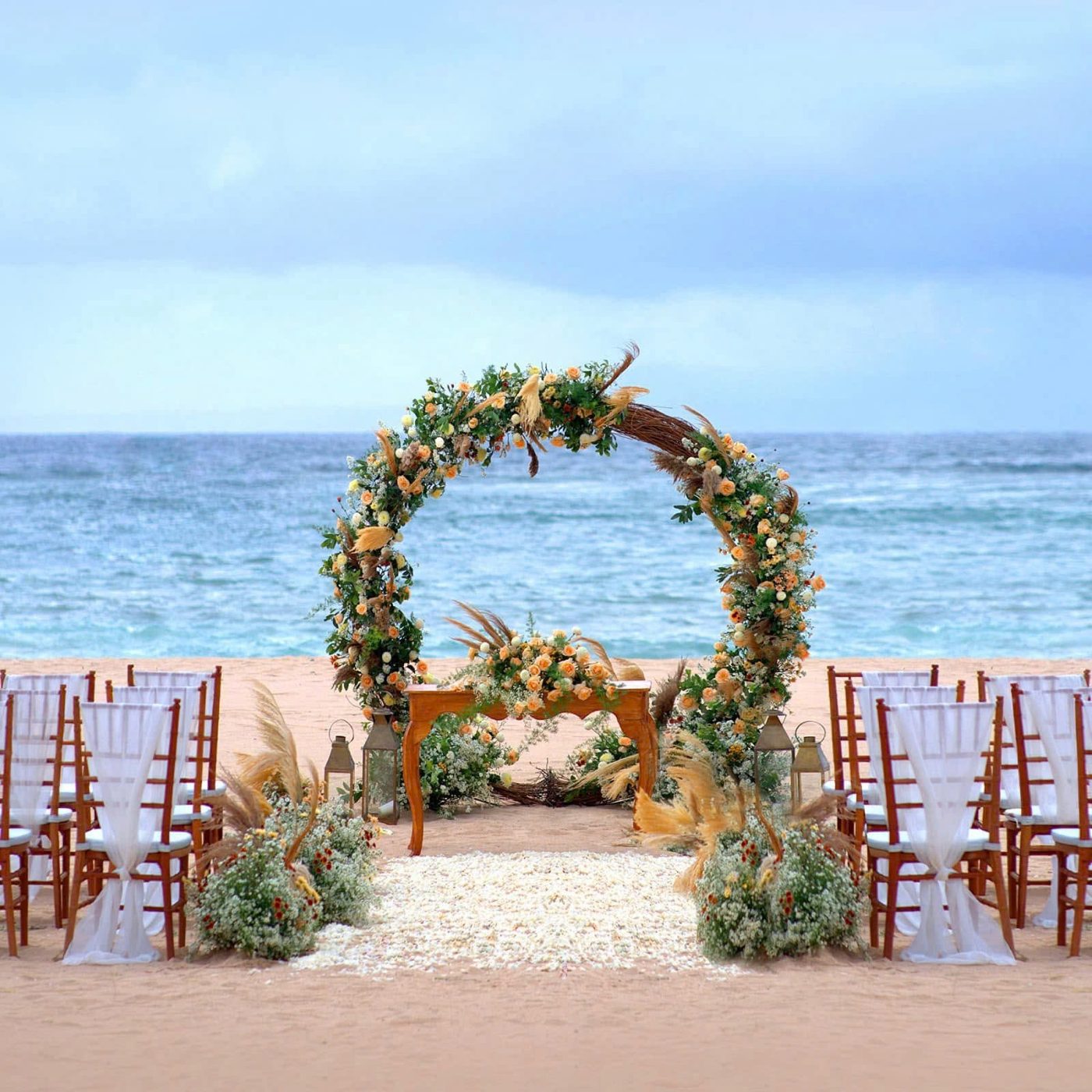 Lễ cưới dựng trên bãi biển Nusa Dua