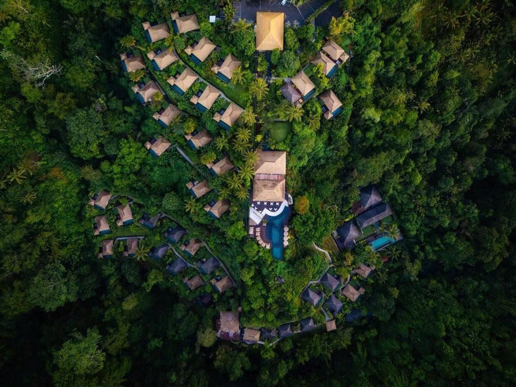 Toàn cảnh các villa giữa rừng nhìn từ trên cao